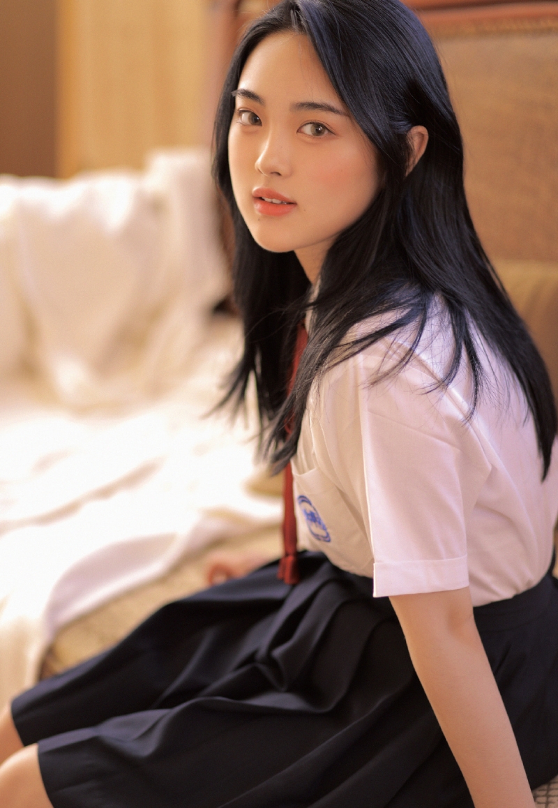 长发美女学生妹jk制服私房写真  第10张