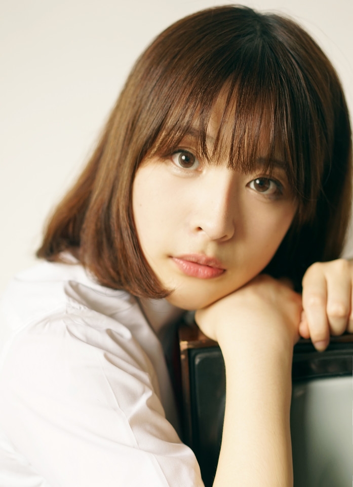 短发校园女神学生制服街拍写真  第1张