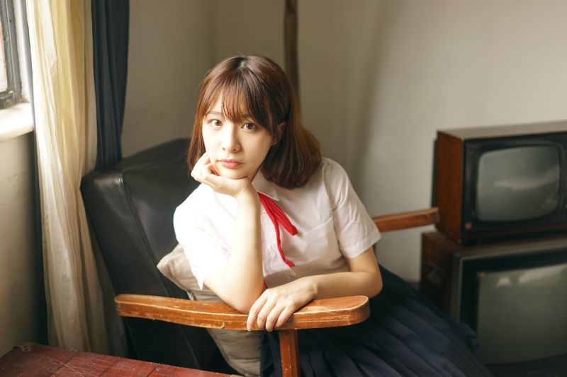 短发校园女神学生制服街拍写真  第2张