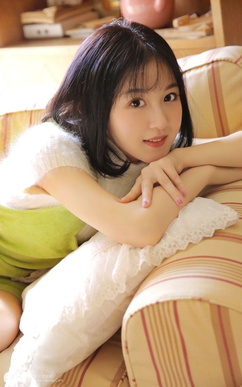 齐肩短发美女嘟嘴卖萌私房写真  第5张