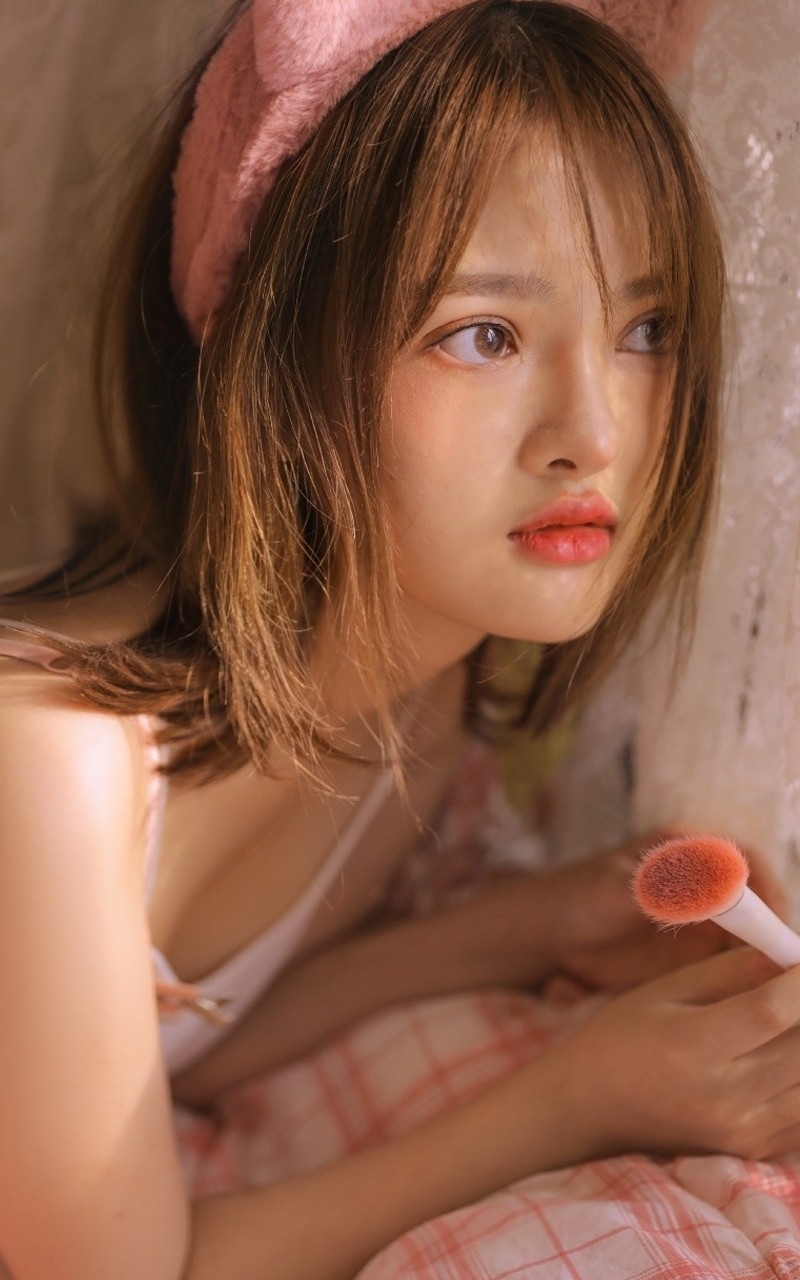 睡衣美女吊带香肩室内个人写真  第7张