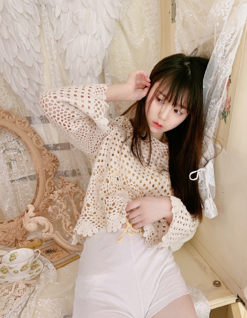 黑长直发少女细长美腿私房图片  第5张