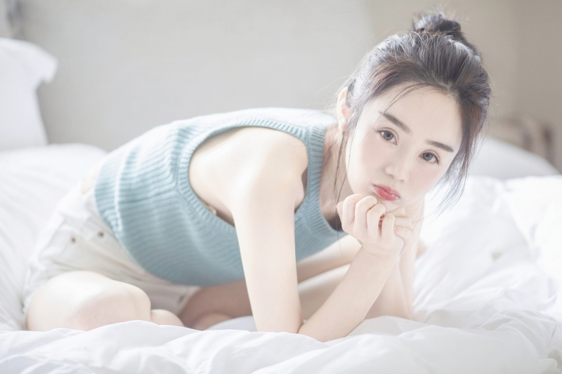 丸子头美女光滑牛奶肌私房写真  第5张