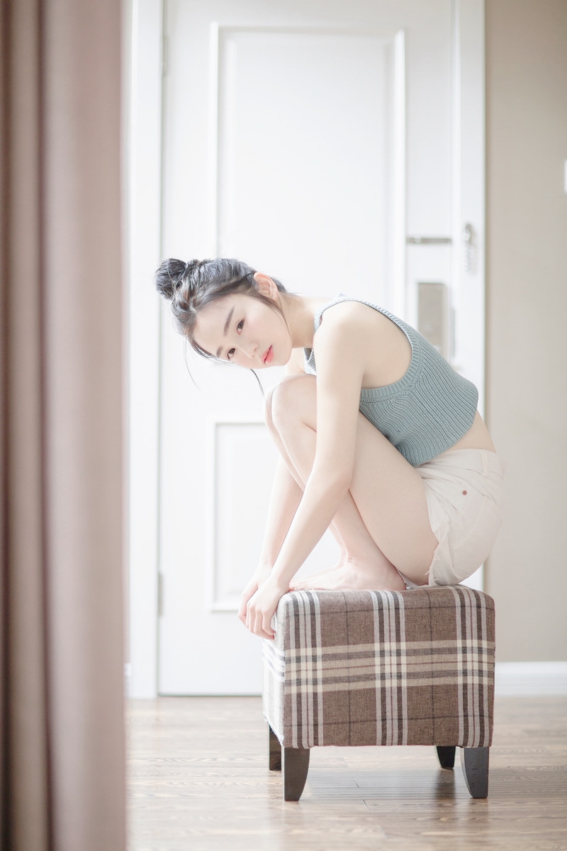 丸子头美女光滑牛奶肌私房写真  第6张