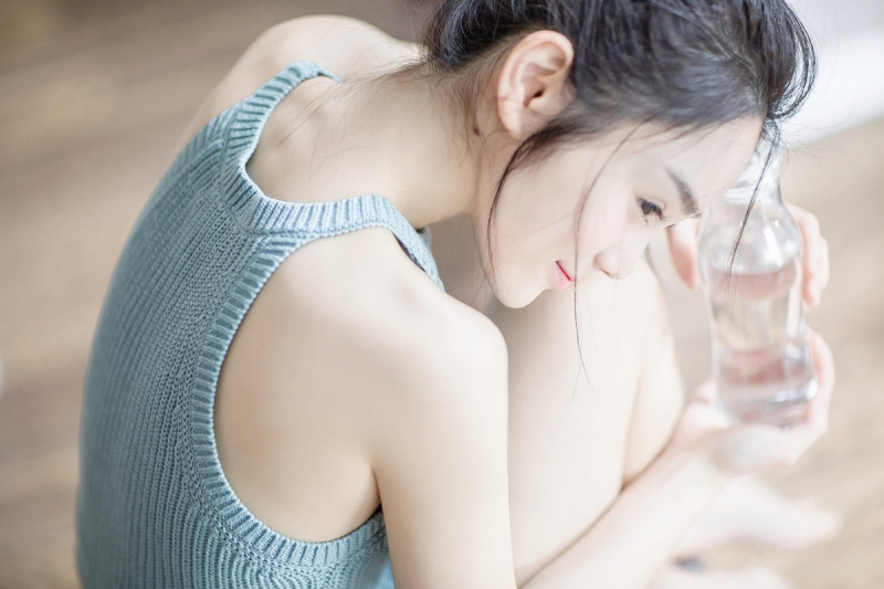 丸子头美女光滑牛奶肌私房写真  第7张