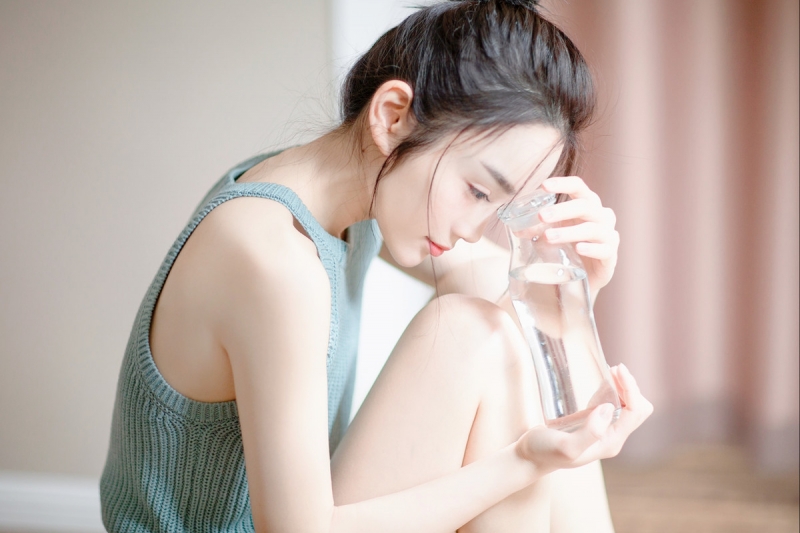 丸子头美女光滑牛奶肌私房写真  第10张