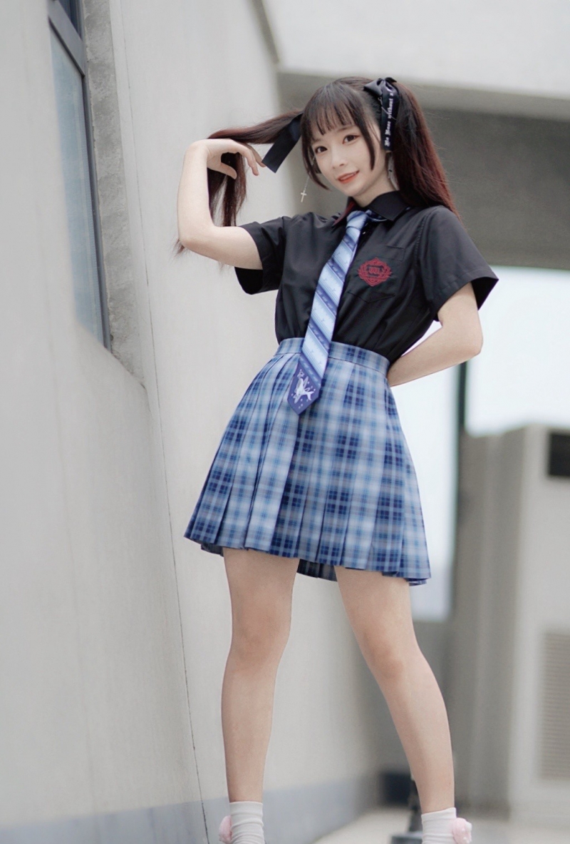 双马尾少女jk制服短裙街拍写真  第2张