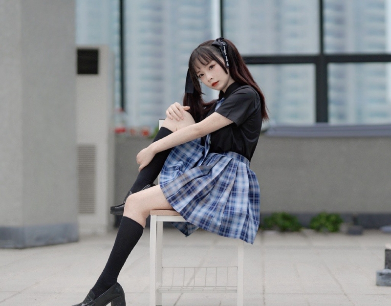 双马尾少女jk制服短裙街拍写真  第3张