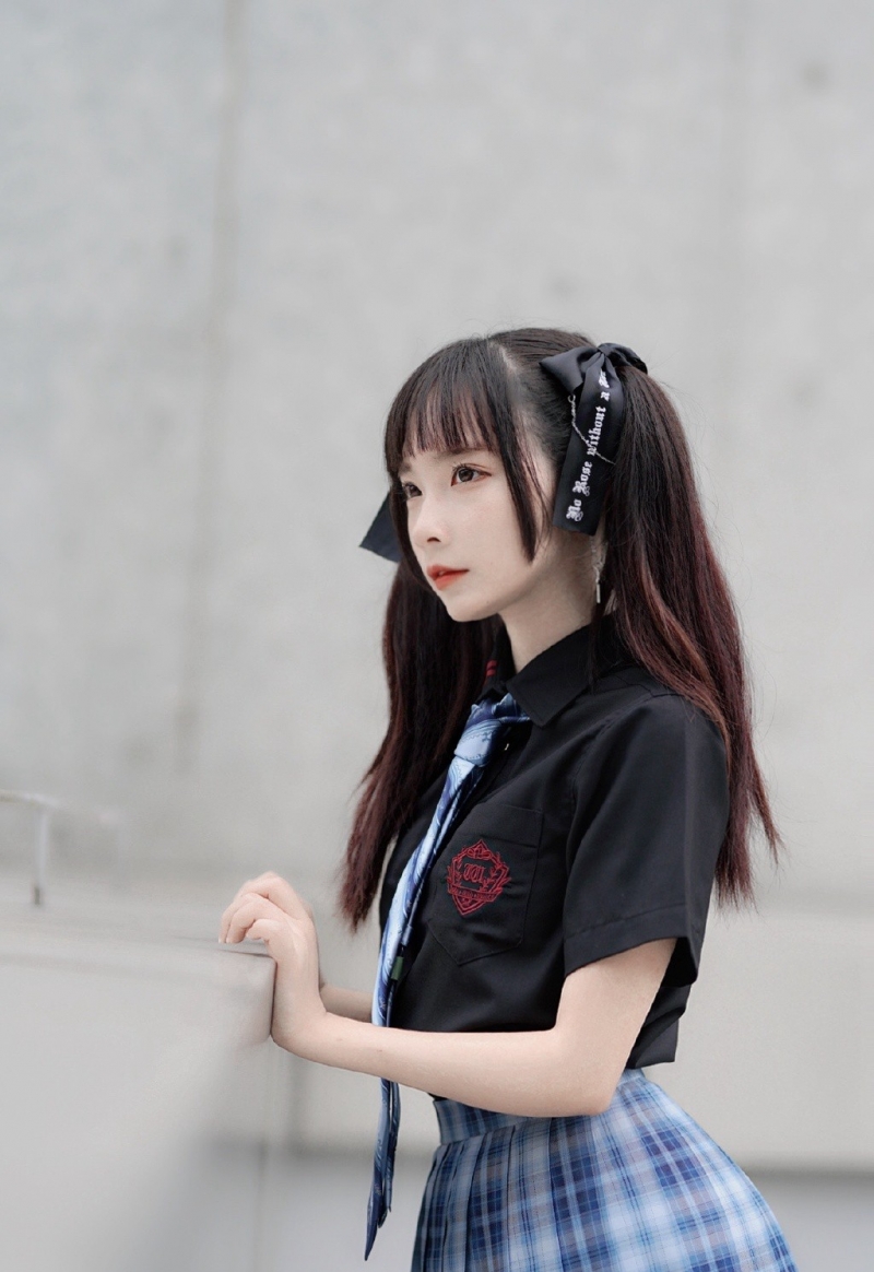 双马尾少女jk制服短裙街拍写真  第4张