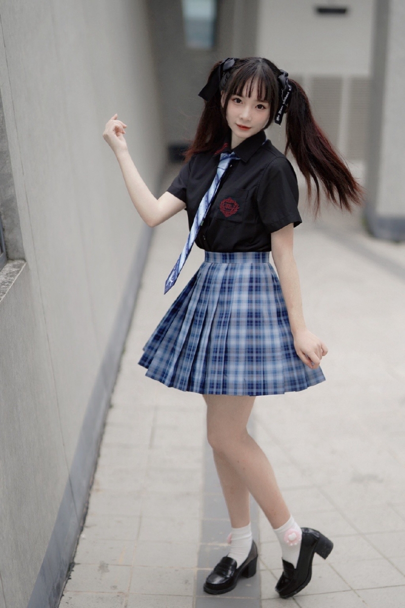 双马尾少女jk制服短裙街拍写真  第5张