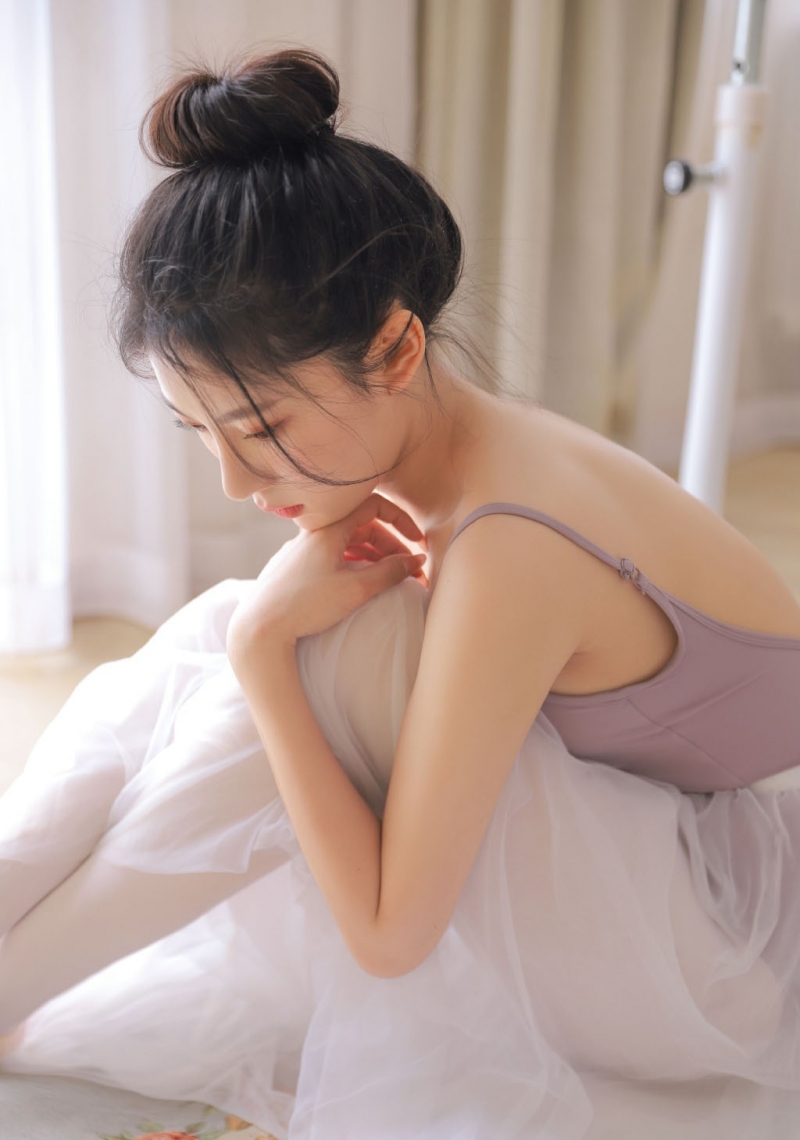 芭蕾舞小姐姐香肩美背室内写真  第5张