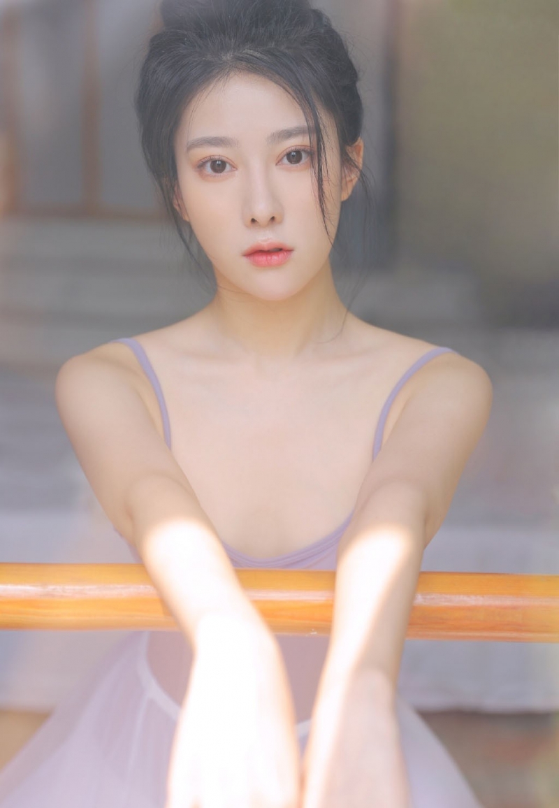 芭蕾舞小姐姐香肩美背室内写真  第7张