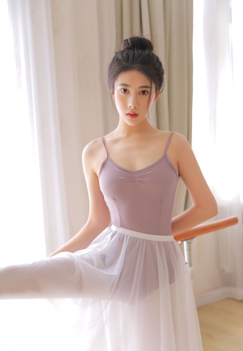 芭蕾舞小姐姐香肩美背室内写真  第8张
