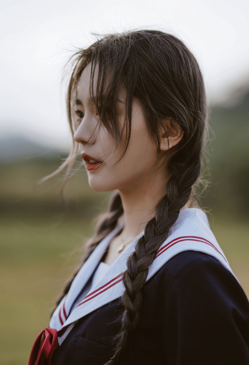 麻花辫美女学生妹日系制服写真  第2张