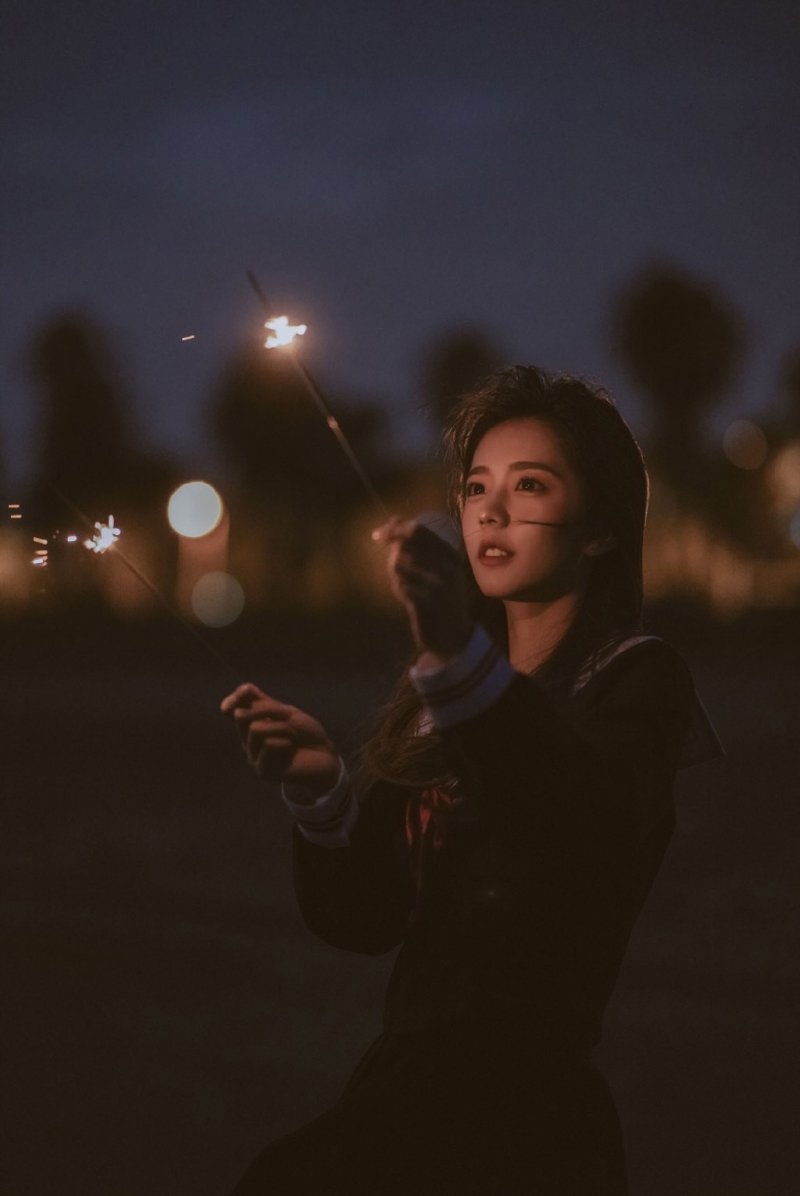 麻花辫美女学生妹日系制服写真  第4张