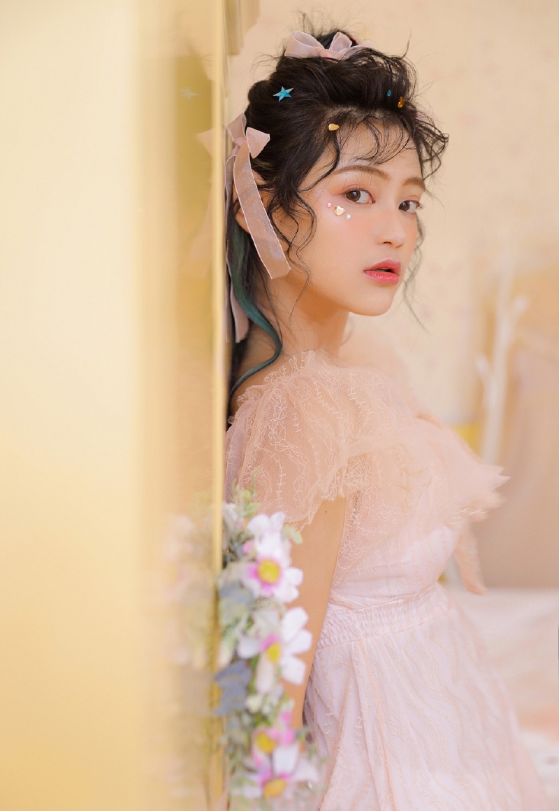 粉嫩少女蕾丝纱裙清纯动人写真  第1张