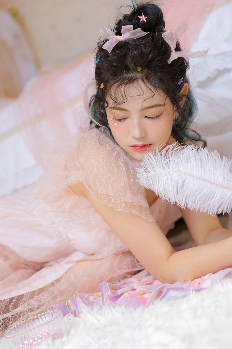 粉嫩少女蕾丝纱裙清纯动人写真  第2张
