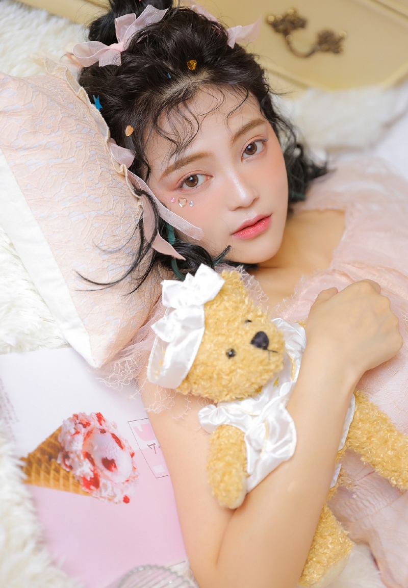粉嫩少女蕾丝纱裙清纯动人写真  第3张