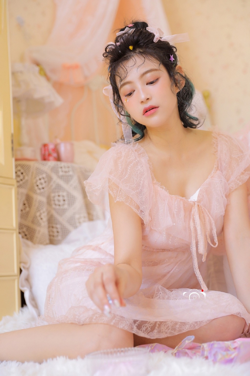 粉嫩少女蕾丝纱裙清纯动人写真  第5张