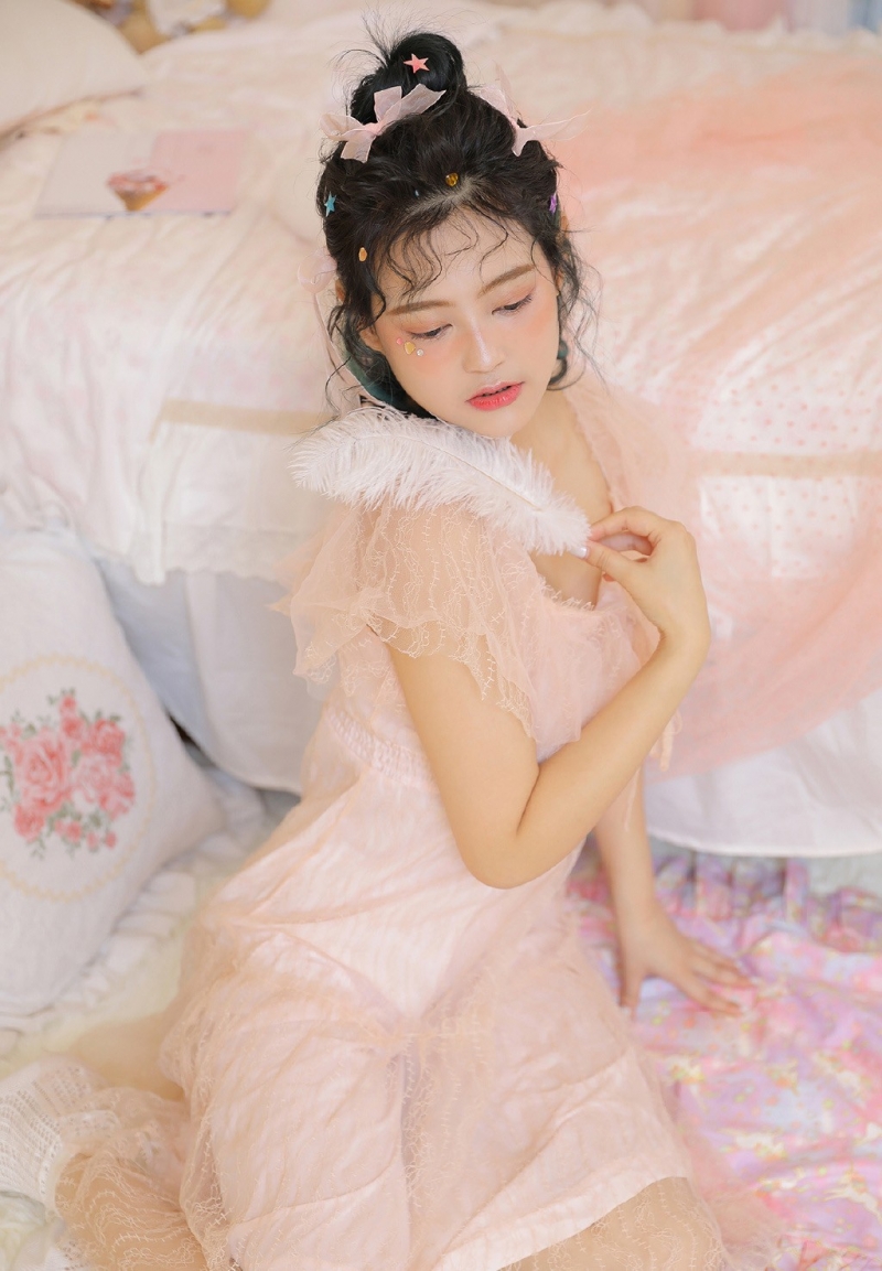 粉嫩少女蕾丝纱裙清纯动人写真  第9张