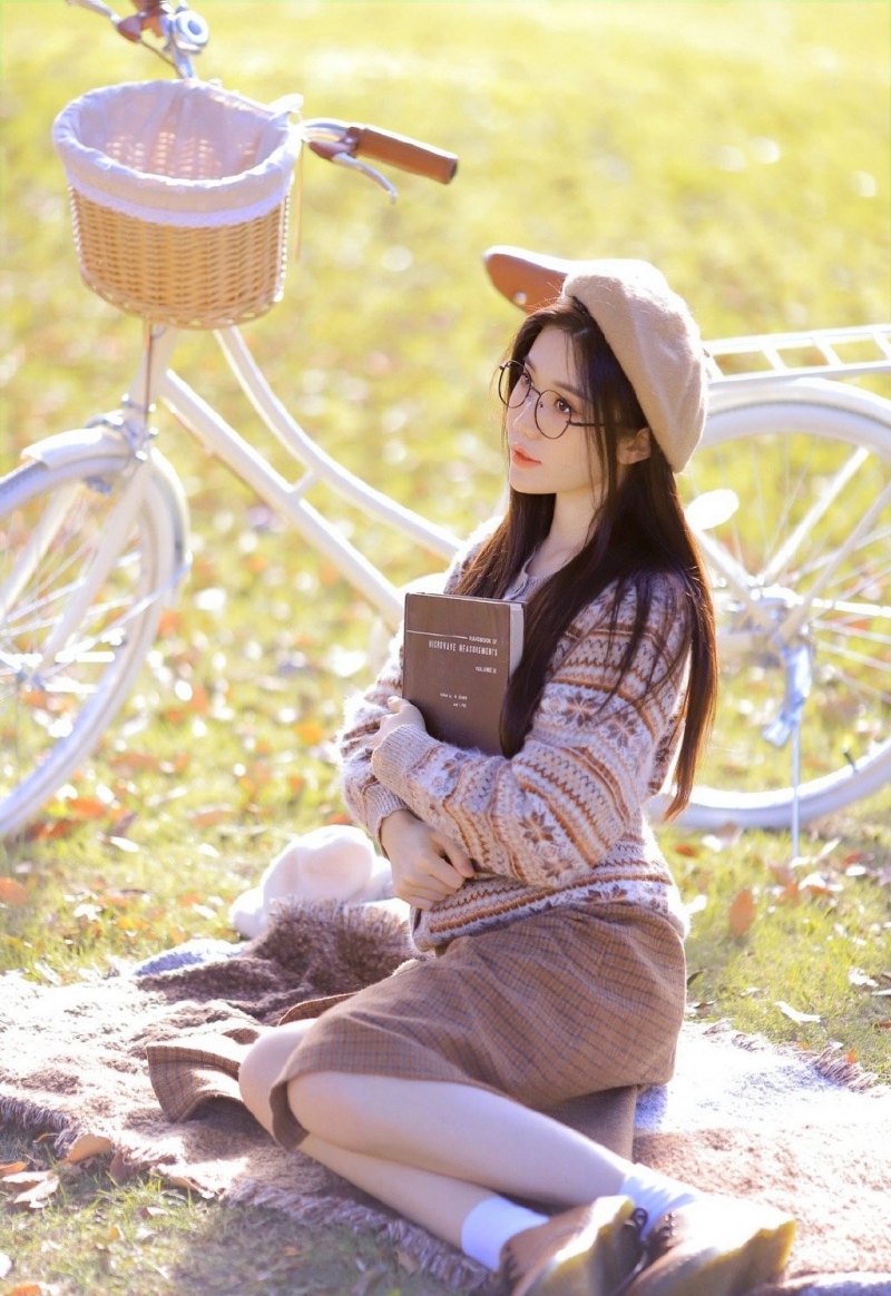 黑长直发美女美丽大方户外写真  第3张