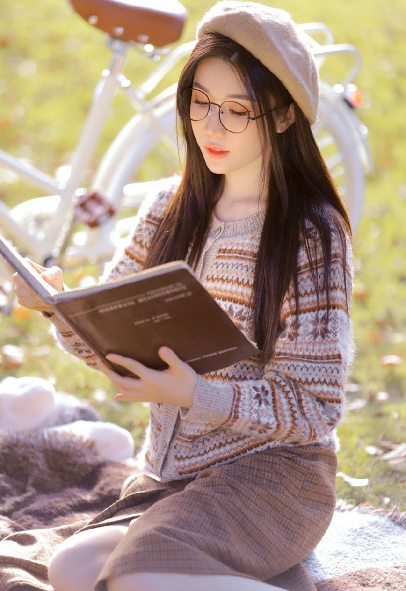 黑长直发美女美丽大方户外写真  第4张
