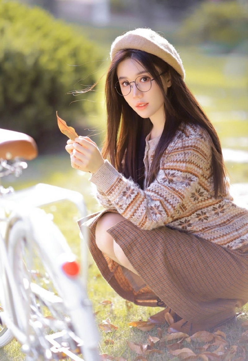 黑长直发美女美丽大方户外写真  第6张