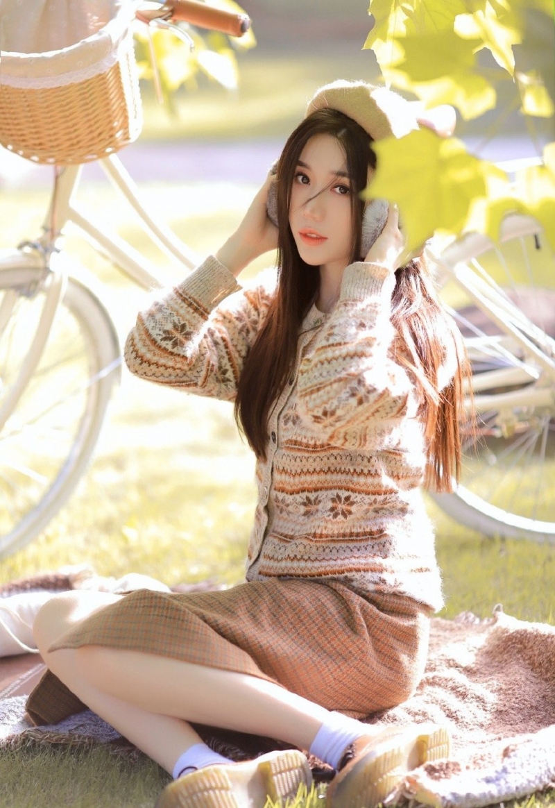 黑长直发美女美丽大方户外写真  第8张