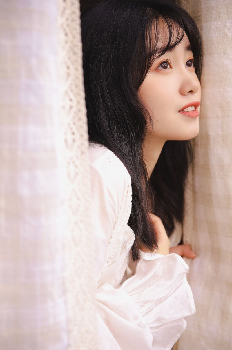 邻家女孩漂亮脸蛋精致侧颜写真  第1张