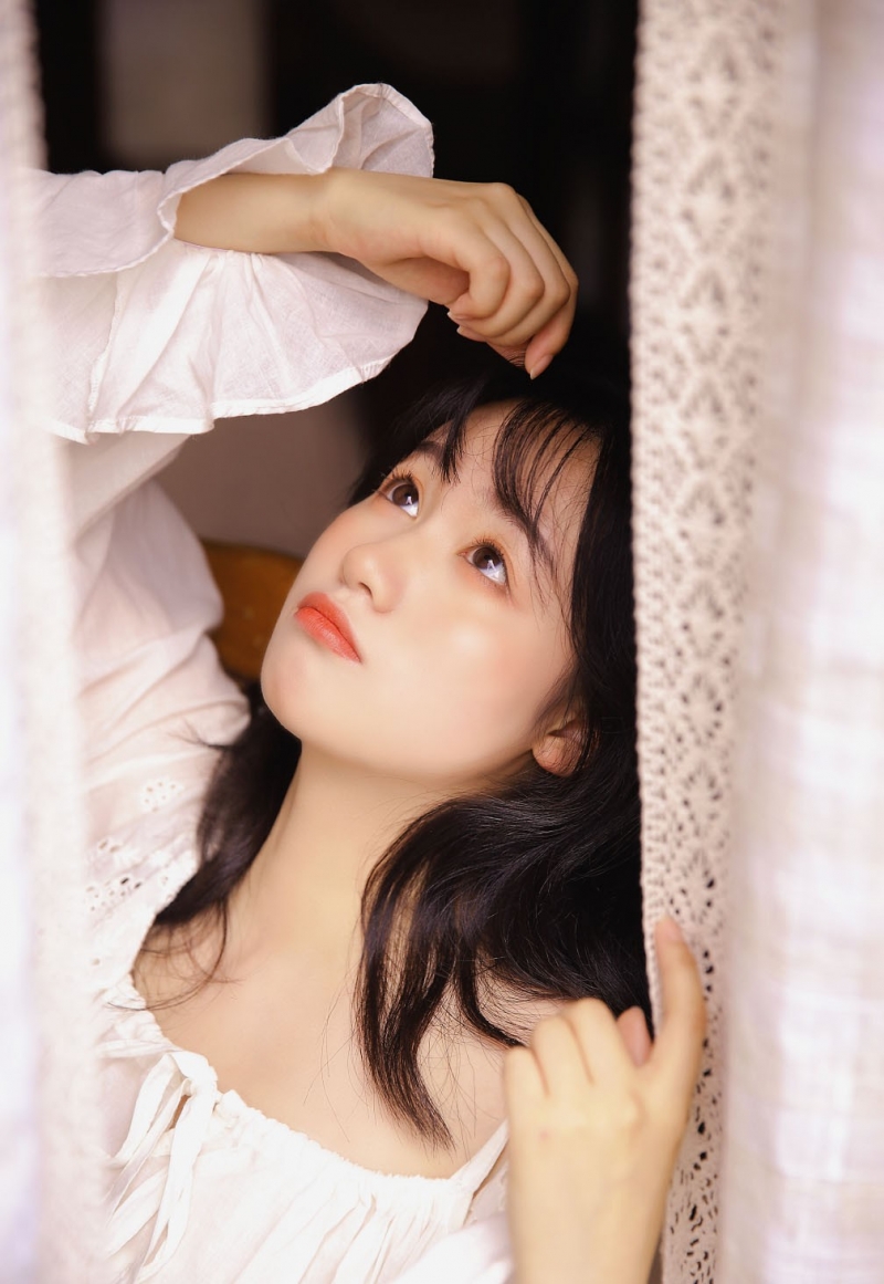 邻家女孩漂亮脸蛋精致侧颜写真  第3张