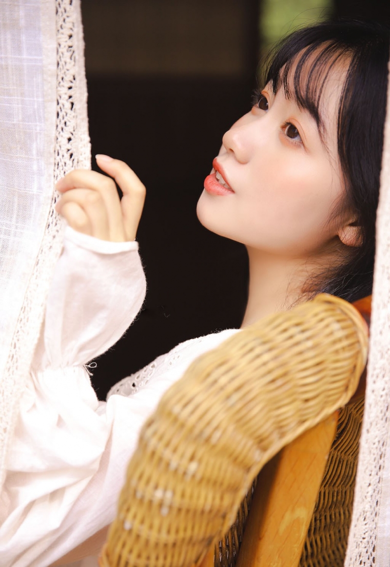 邻家女孩漂亮脸蛋精致侧颜写真  第6张