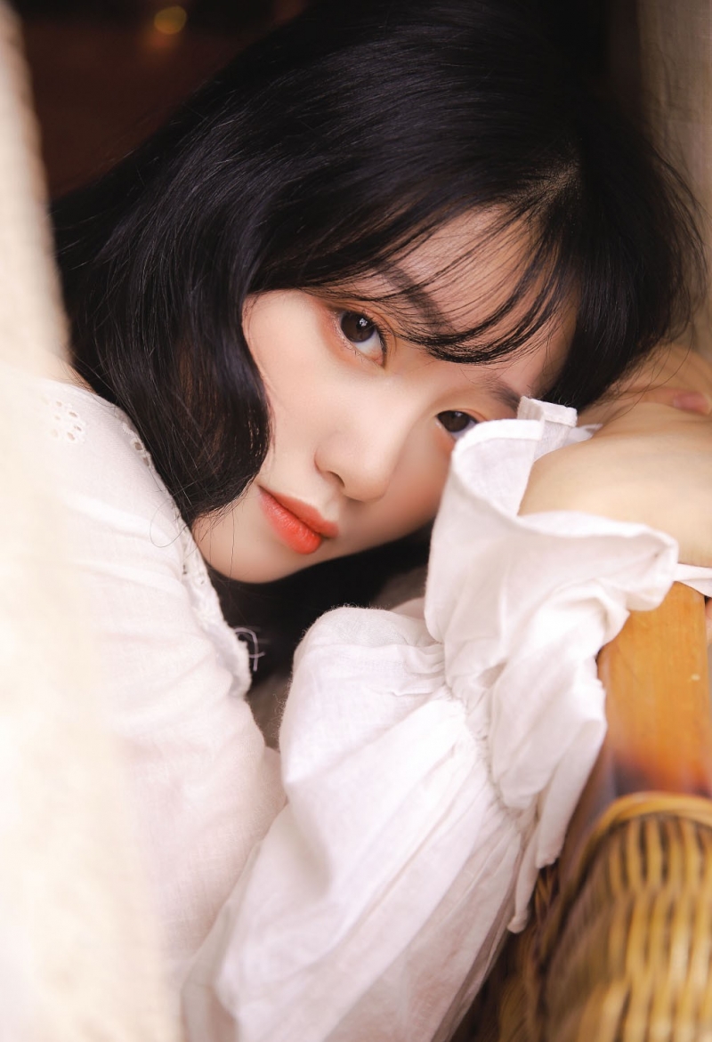 邻家女孩漂亮脸蛋精致侧颜写真  第7张