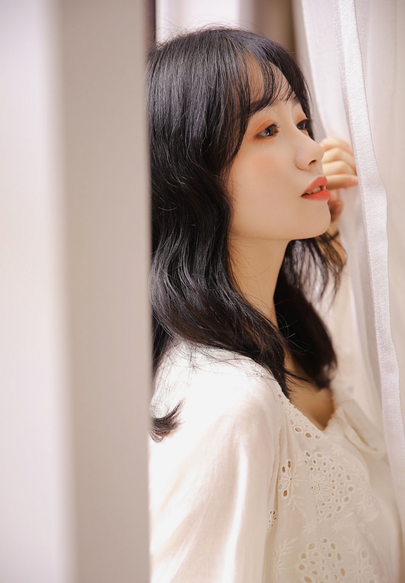 邻家女孩漂亮脸蛋精致侧颜写真  第9张