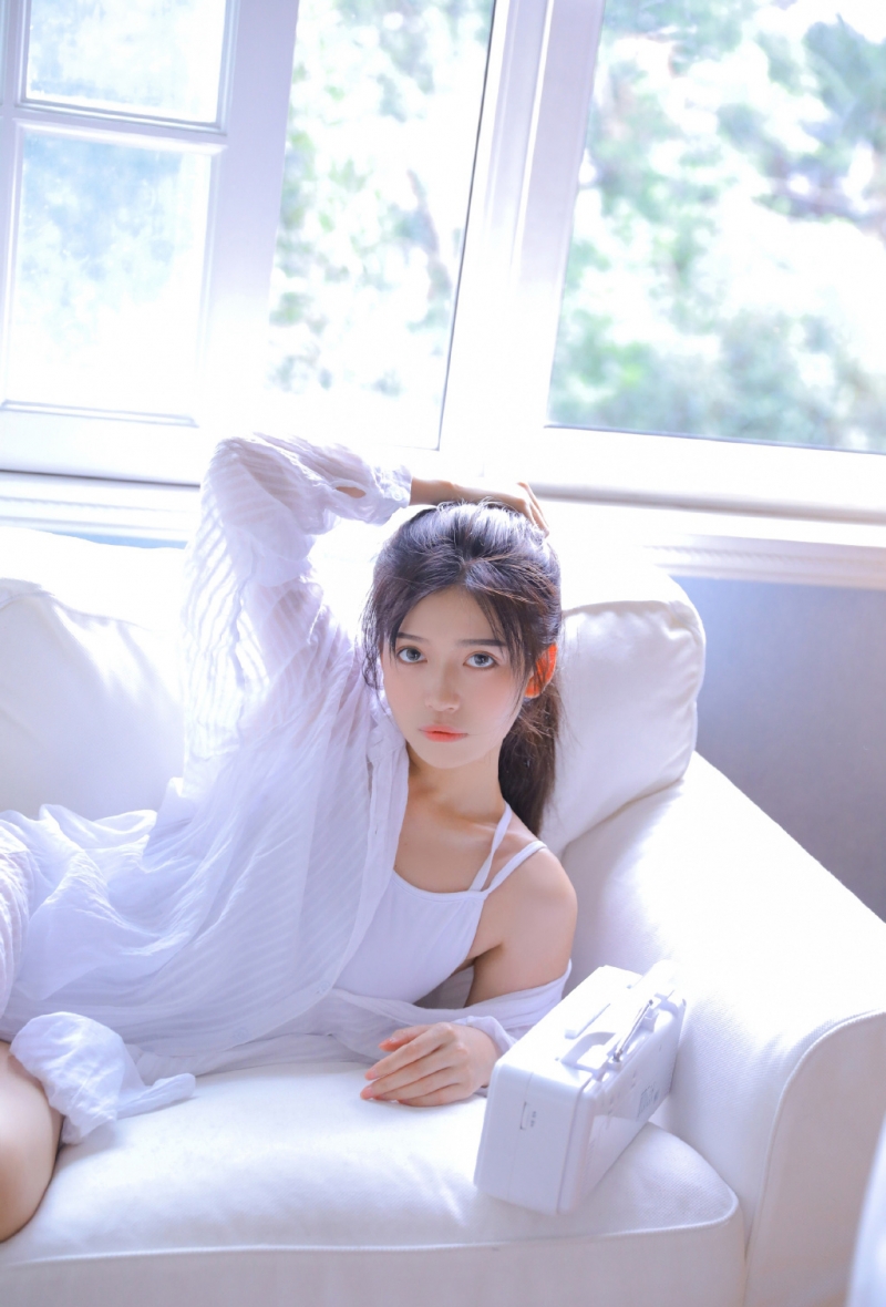单马尾美眉白皙大长腿私房写真  第5张