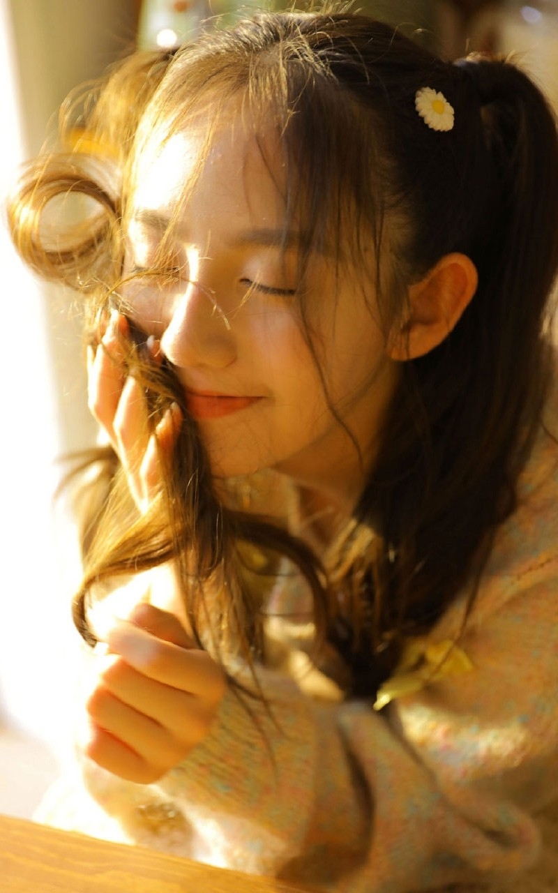 双马尾辫萝莉调皮搞怪居家写真  第1张