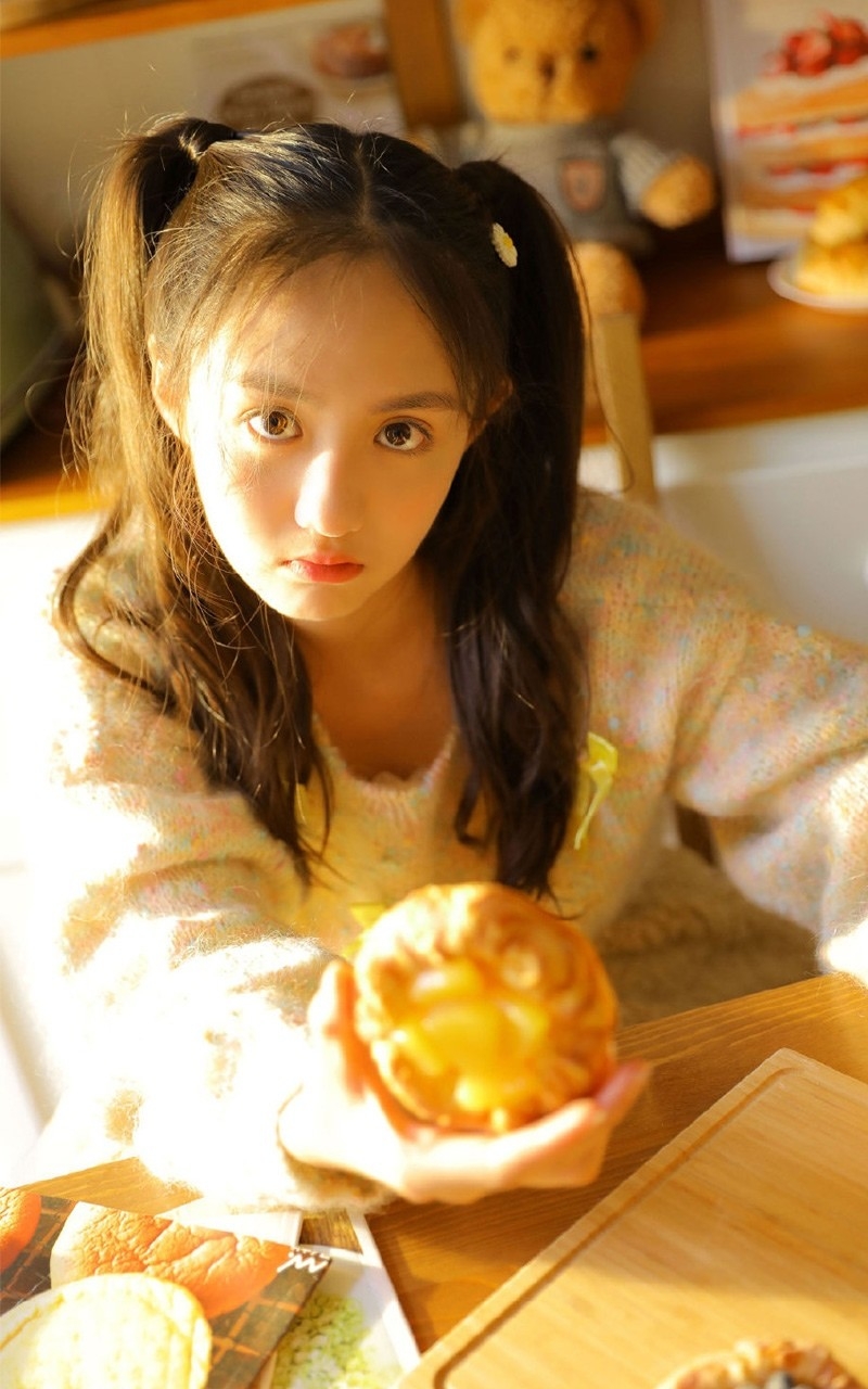 双马尾辫萝莉调皮搞怪居家写真  第2张