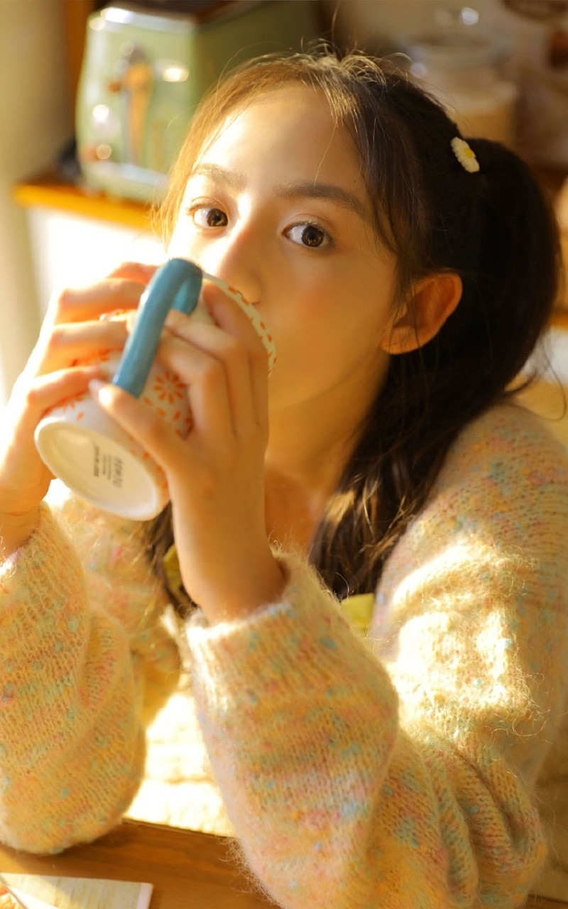 双马尾辫萝莉调皮搞怪居家写真  第3张