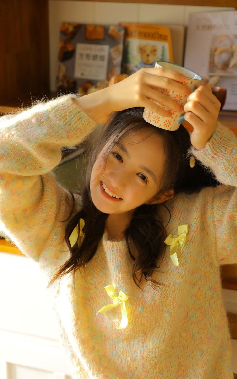 双马尾辫萝莉调皮搞怪居家写真  第7张