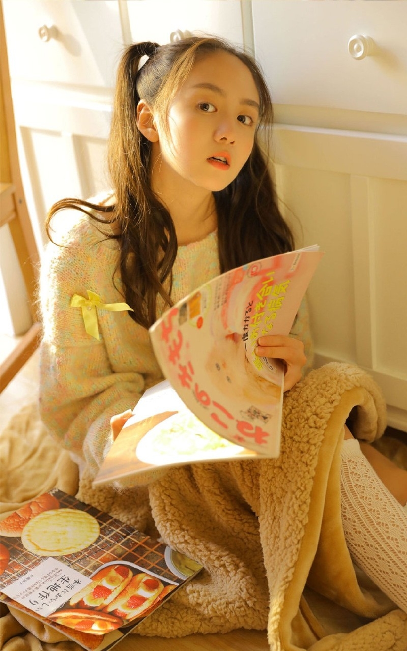 双马尾辫萝莉调皮搞怪居家写真  第12张