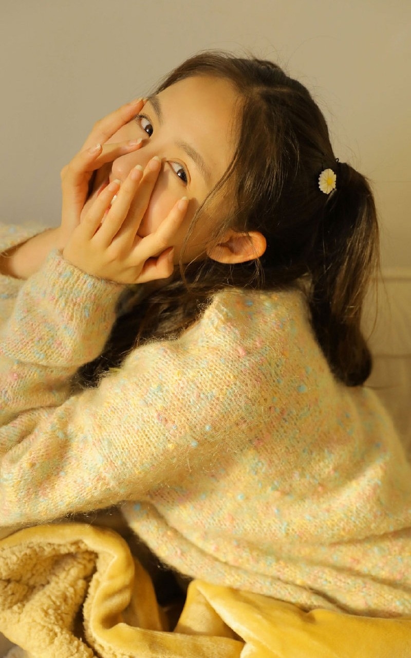 双马尾辫萝莉调皮搞怪居家写真  第14张