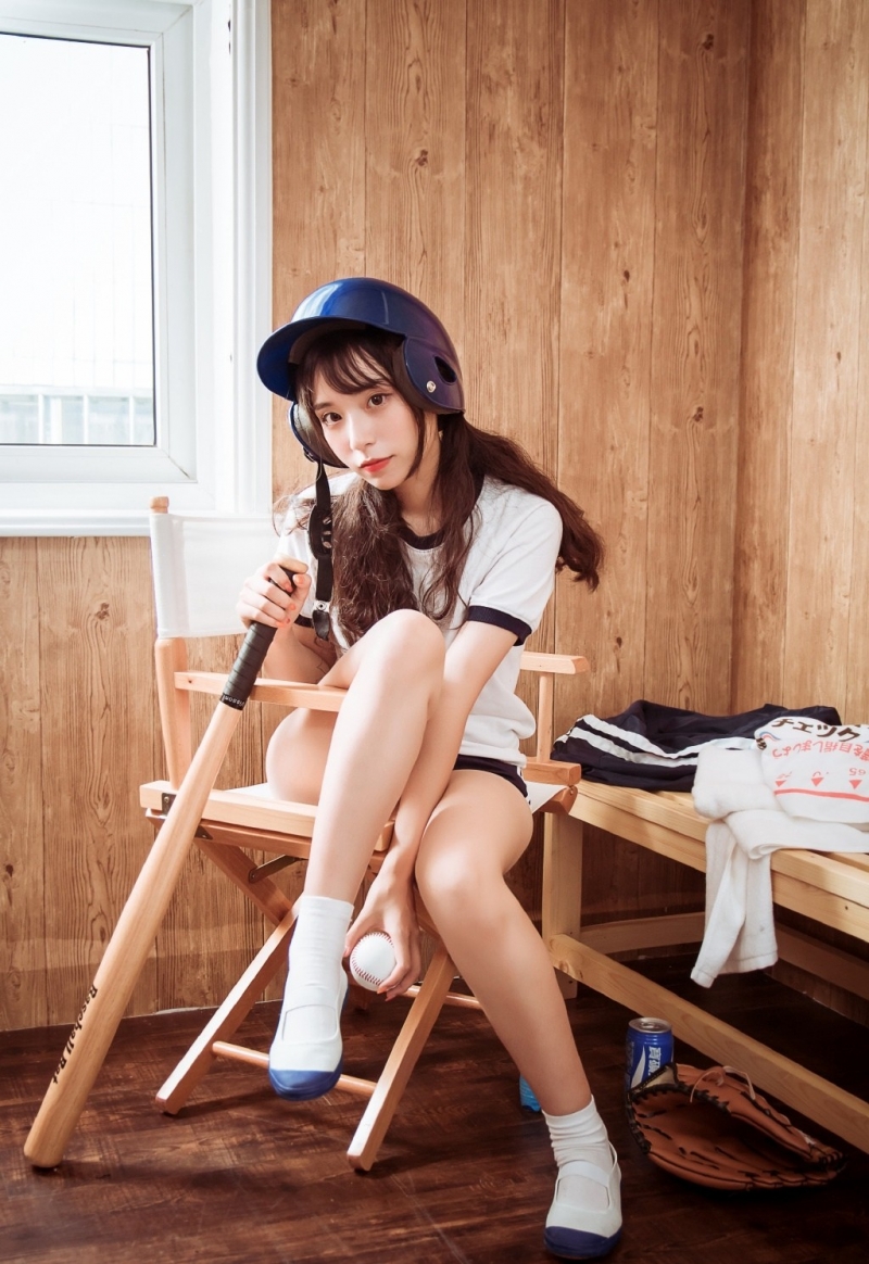 体操服美眉白皙大长腿私房写真  第2张