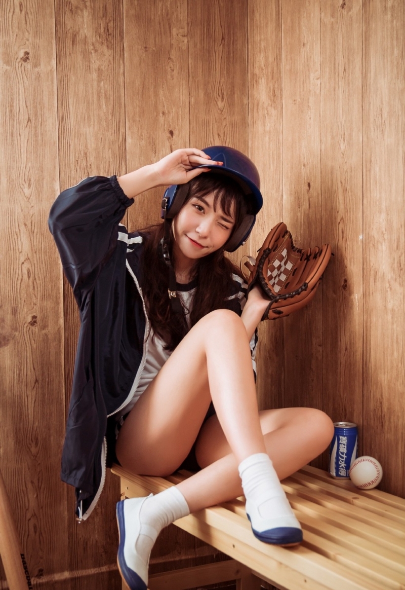 体操服美眉白皙大长腿私房写真  第3张