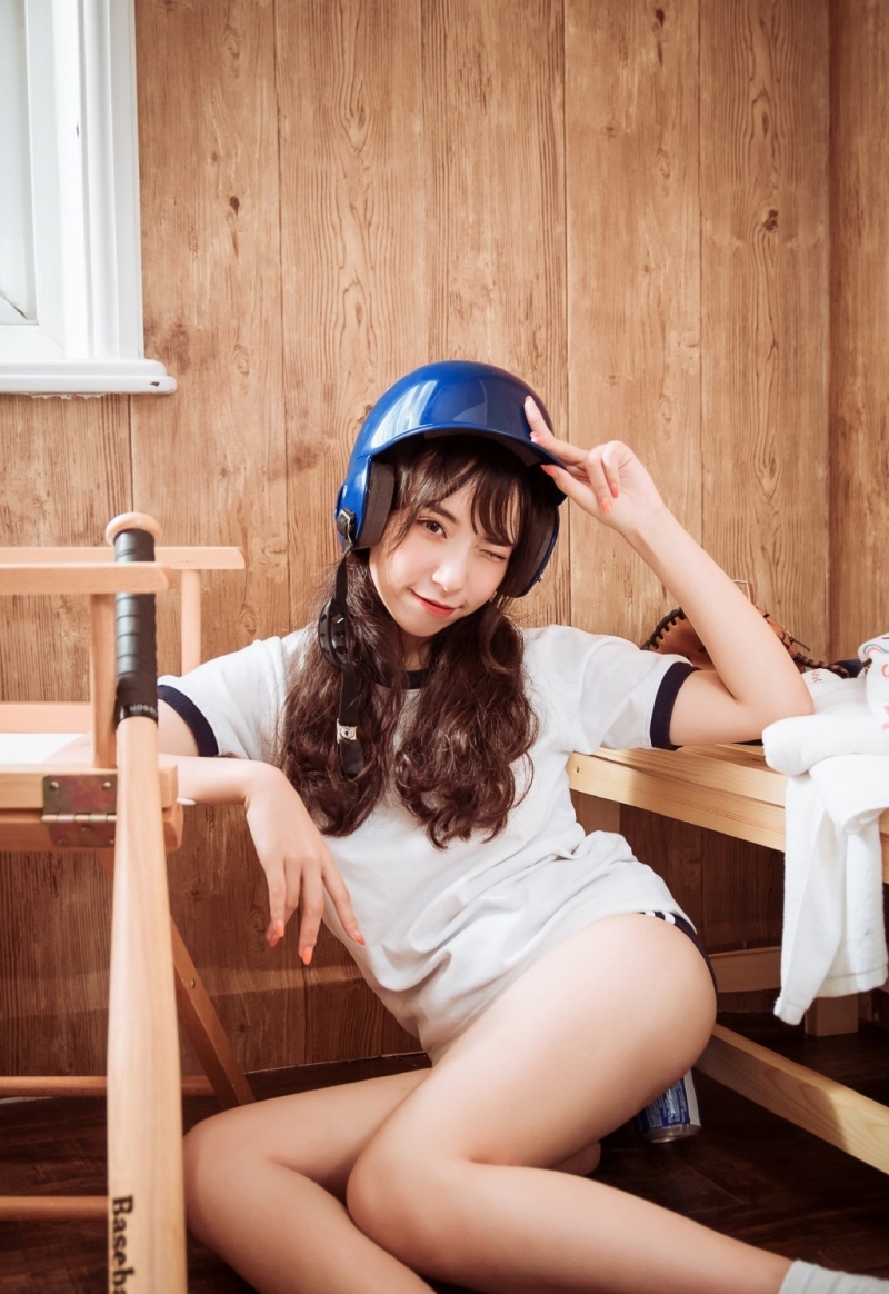 体操服美眉白皙大长腿私房写真  第4张