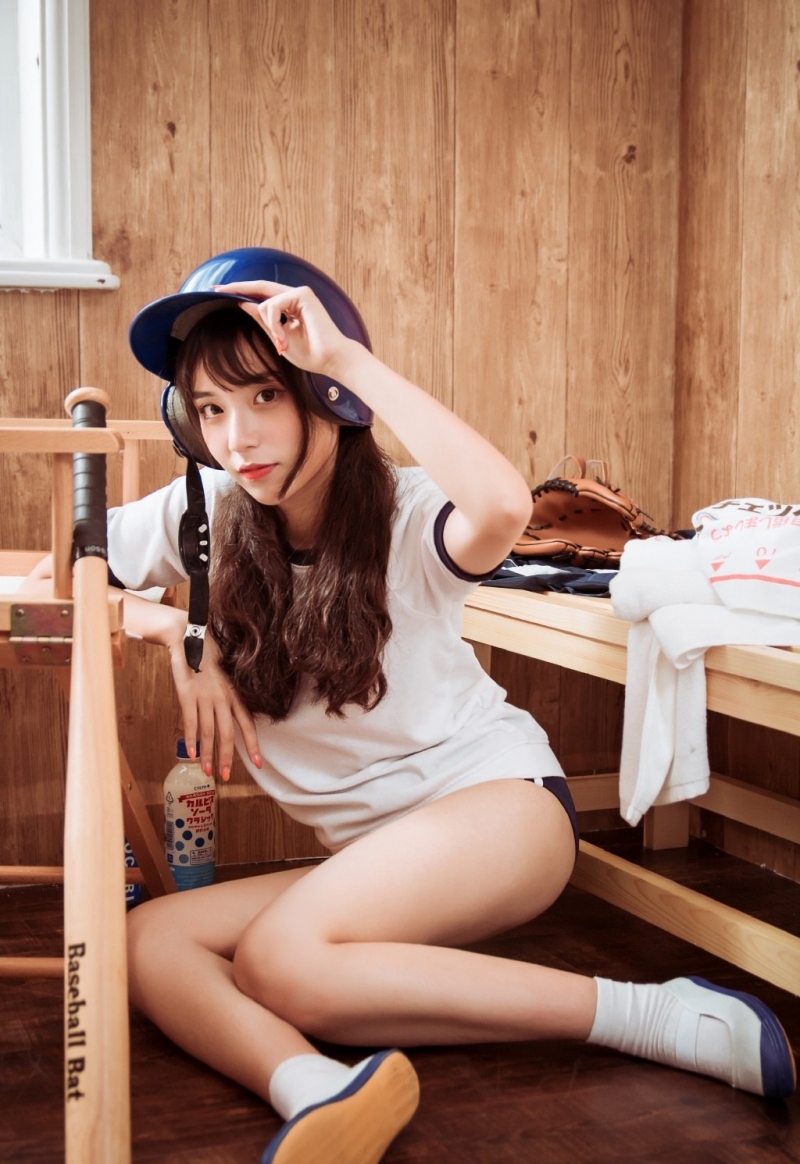 体操服美眉白皙大长腿私房写真  第5张