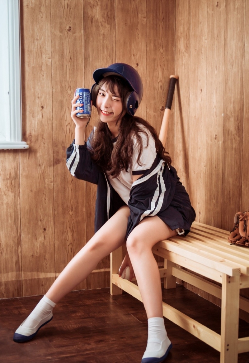 体操服美眉白皙大长腿私房写真  第6张
