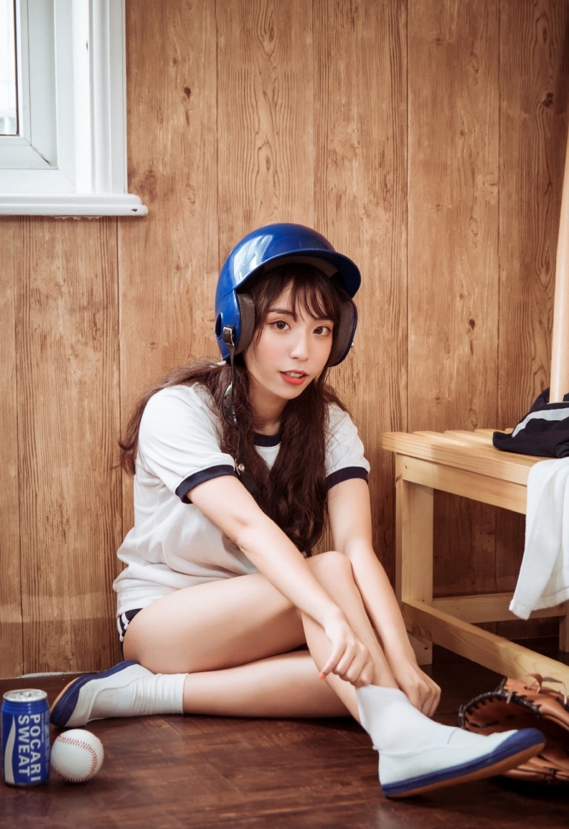 体操服美眉白皙大长腿私房写真  第9张