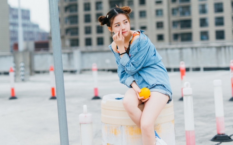 哪咤头小姐姐青春靓丽街拍写真  第9张