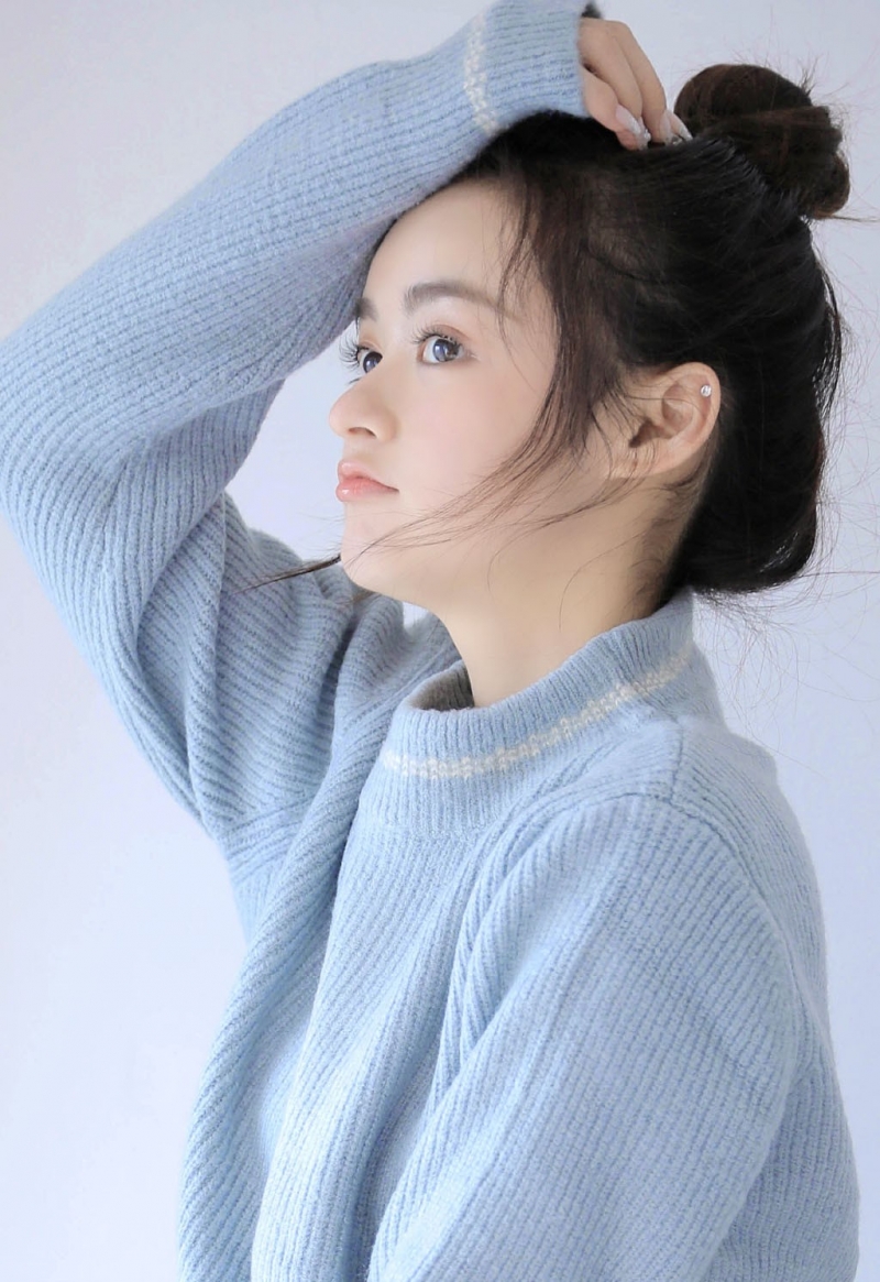 超短裤小姐姐白丝美腿居家写真  第5张