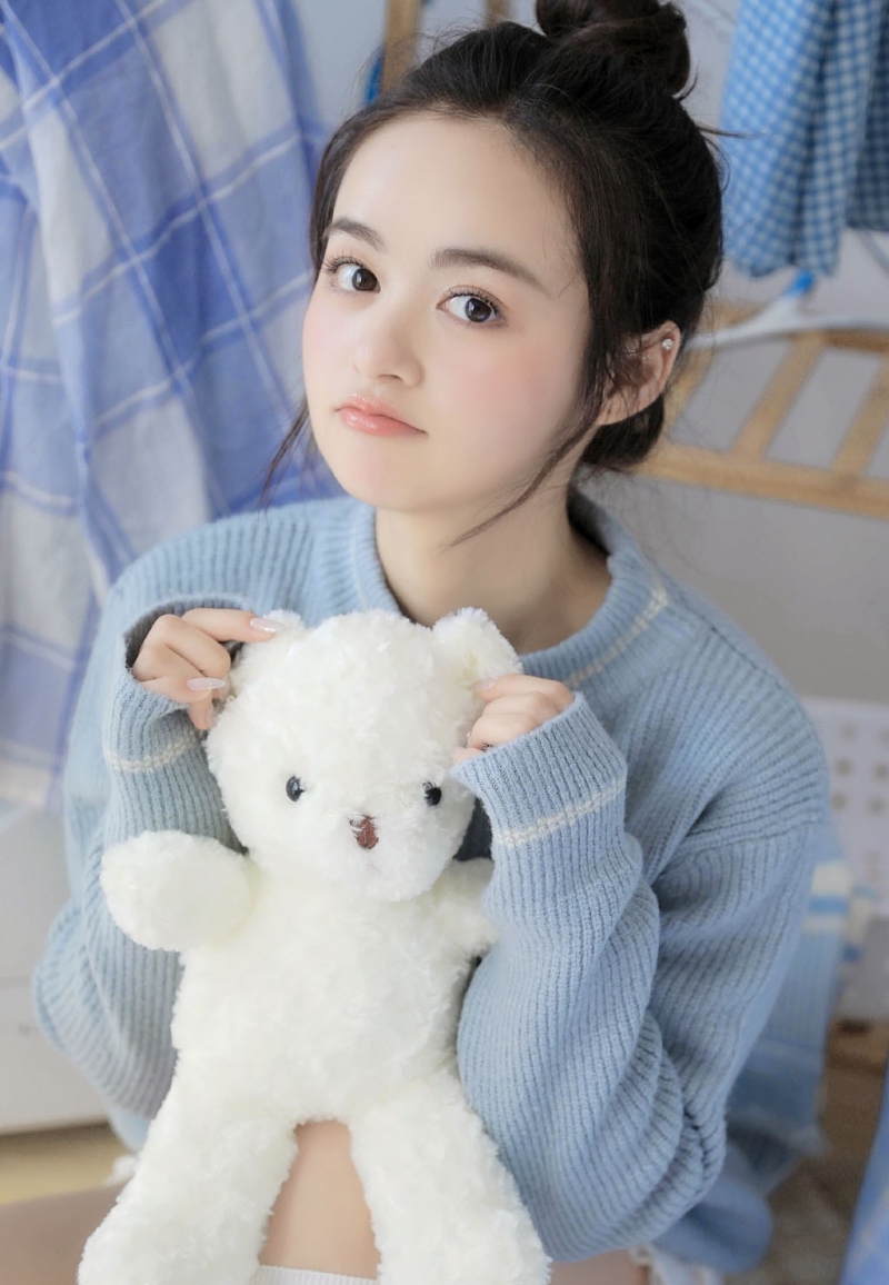 超短裤小姐姐白丝美腿居家写真  第8张