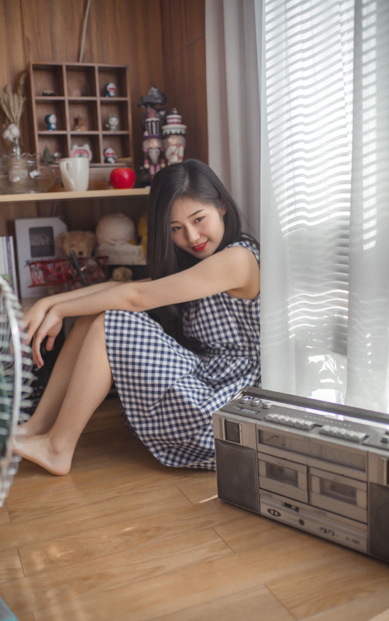 清纯美女长发披肩笑容甜美写真  第1张